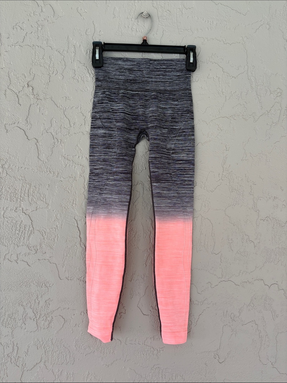 Seamless Ombre Leggings in Gray and Coral Pink